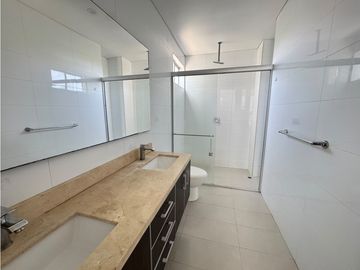 SE ARRIENDA HERMOSO APARTAMENTO MUY CERCA A MALL PLAZA