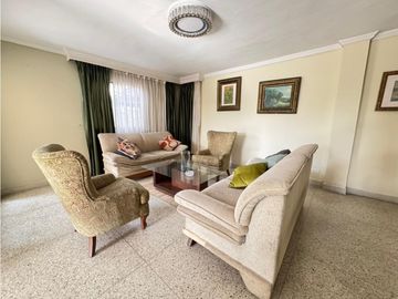 SE VENDE ESPECTACULAR CASA EN BARRIO EL POBLADO