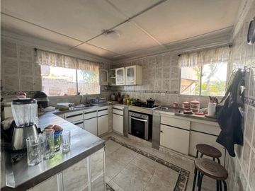 SE VENDE ESPECTACULAR CASA EN BARRIO EL POBLADO