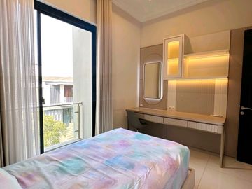 Dijual Rmh di Pakuwon Indah Mansion Surabaya Barat