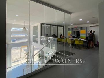 Gran local comercial en avenida 2 norte