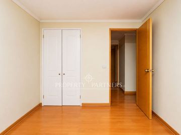 Exclusivo departamento, excelente distribución y vista despejada en Barrio Noruega.