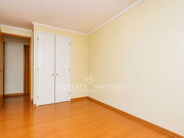 Exclusivo departamento, excelente distribución y vista despejada en Barrio Noruega.