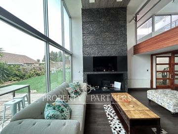 Espectacular casa mediterránea en exclusivo condominio en Camino de Cintura