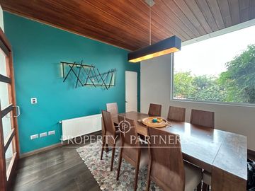 Espectacular casa mediterránea en exclusivo condominio en Camino de Cintura