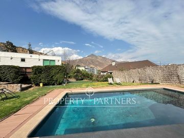 Espectacular casa mediterránea en exclusivo condominio en Camino de Cintura