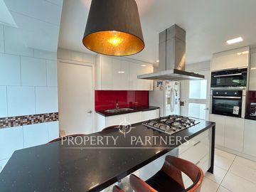 Espectacular casa mediterránea en exclusivo condominio en Camino de Cintura