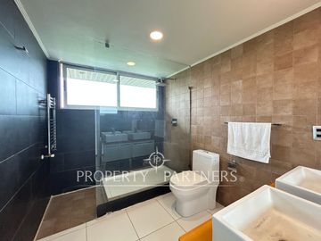 Espectacular casa mediterránea en exclusivo condominio en Camino de Cintura