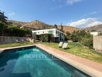 Espectacular casa mediterránea en exclusivo condominio en Camino de Cintura