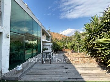 Espectacular casa mediterránea en exclusivo condominio en Camino de Cintura