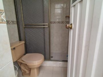 Casa en venta de 4 habitaciones con patio en Bogotá, La Soledad.