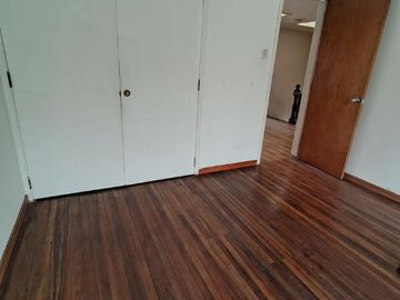 Casa en venta de 4 habitaciones con patio en Bogotá, La Soledad.