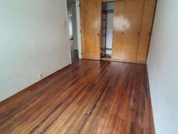 Casa en venta de 4 habitaciones con patio en Bogotá, La Soledad.