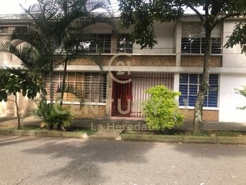 VENTA DE CASALOTE  EN PRADO CENTRO MEDELLIN
