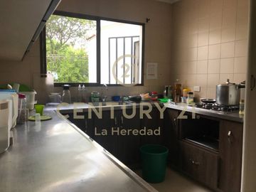 VENTA DE CASALOTE  EN PRADO CENTRO MEDELLIN