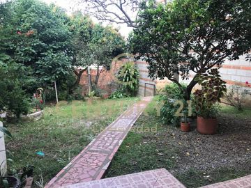 VENTA DE CASALOTE  EN PRADO CENTRO MEDELLIN