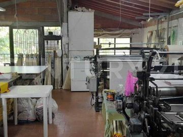 .VENTA DE CASA-LOTE  EN BARRIO GUAYABAL MEDELLIN