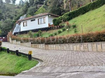 VENDO CASA_FINCA  EN SANTA ELENA