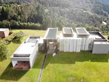 VENDO CASA_FINCA  EN SANTA ELENA