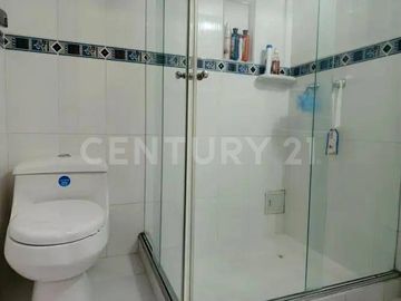 Casa bifamiliar en Modelia con potencial de renta
