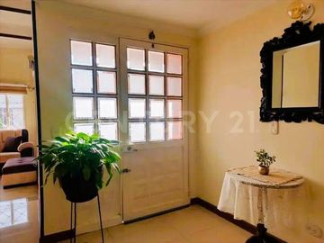 Casa bifamiliar en Modelia con potencial de renta