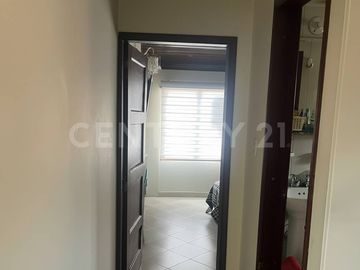Casa bifamiliar en Modelia con potencial de renta