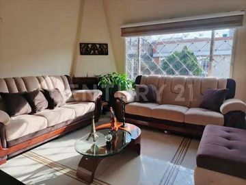 Casa bifamiliar en Modelia con potencial de renta