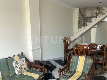 Casa bifamiliar en Modelia con potencial de renta