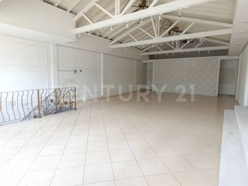 SE ARRIENDA LOCAL COMERCIAL EN BELEN MEDELLIN.