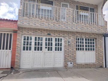 Casa en Venta en Álamos, 117 m² de lote, Ideal para empresa, inversión o familia