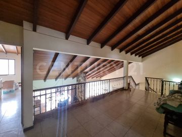 CASA EN VENTA EN LA FLORA