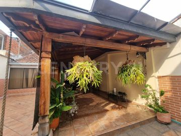 CASA EN VENTA EN LA FLORA