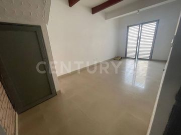 ALQUILER DE OFICINAS Y LOCAL EN BARRIO VERSALLES