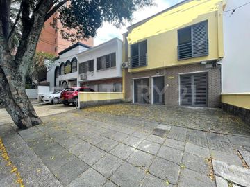 ALQUILER DE OFICINAS Y LOCAL EN BARRIO VERSALLES