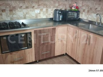 VENDO CASA EN SANTA MONICA