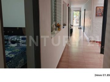 VENDO CASA EN SANTA MONICA