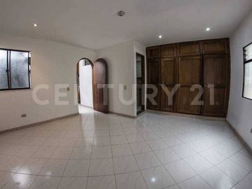 VENDO  APARTAMENTO EN PRADO CENTRO MEDELLIN