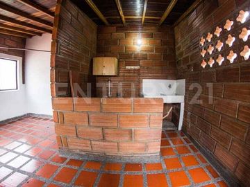VENDO  APARTAMENTO EN PRADO CENTRO MEDELLIN