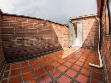 VENDO  APARTAMENTO EN PRADO CENTRO MEDELLIN