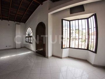 VENDO  APARTAMENTO EN PRADO CENTRO MEDELLIN