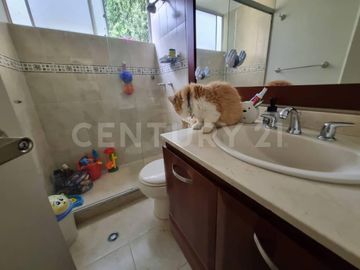 VENDO CASA EXPECTACULAR SECTOR EL TESORO