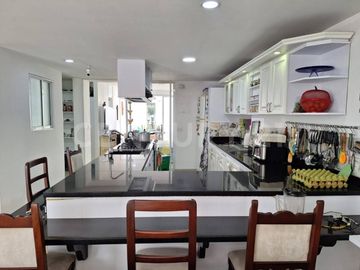 VENDO CASA EN SANTA MONICA