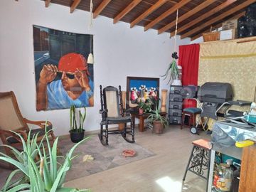 VENDO CASA EN SANTA MONICA