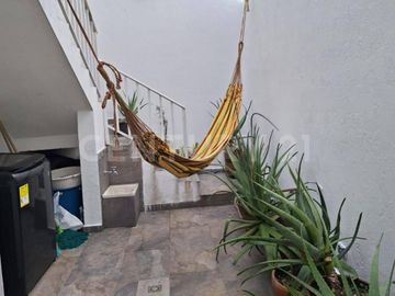 VENDO CASA EN SANTA MONICA