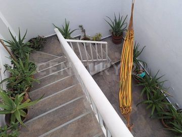 VENDO CASA EN SANTA MONICA