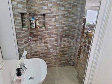 VENDO CASA EN SANTA MONICA