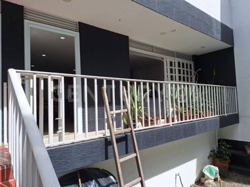 VENDO CASA EN SANTA MONICA