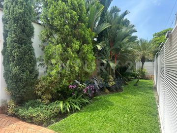 Se Vende Lujosa Casa en la Flora, Cali