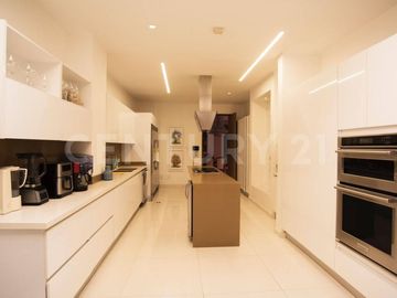 Se Vende Lujosa Casa en la Flora, Cali