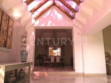 Se Vende Lujosa Casa en la Flora, Cali